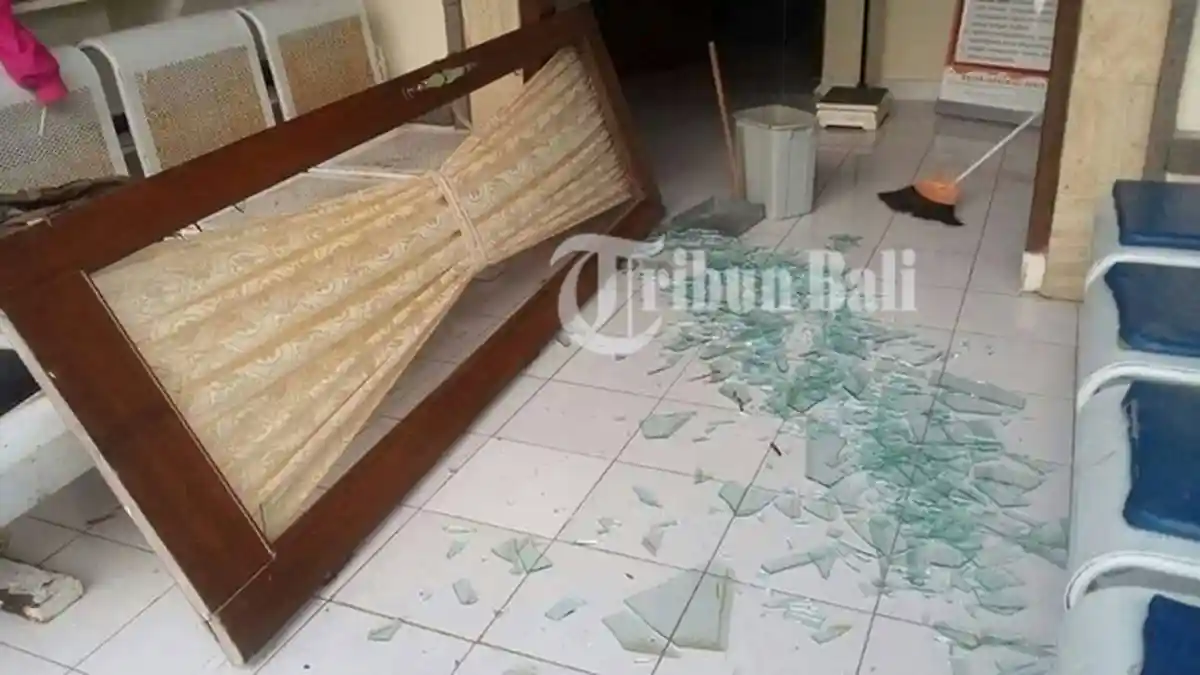 Bangunan Puskesmas Nusa Penida Rusak Diterjang Angin Kencang