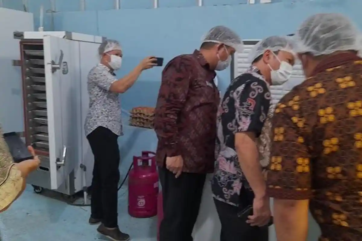 Viral Banyak Makanan Tak Layak Konsumsi Ditemukan saat Program Makan Bergizi Gratis di SD Manado