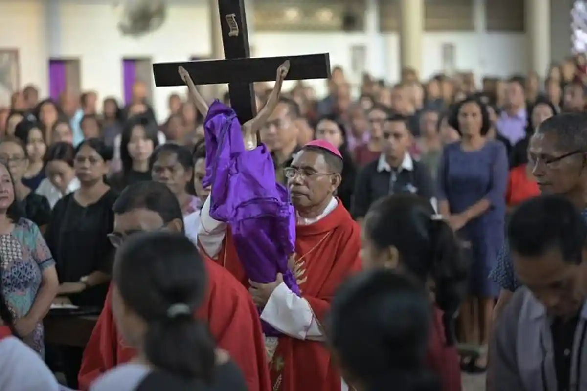 Uskup Atambua Mgr Dominikus Saku Ajak Umat Merenungkan Tujuh Sabda Yesus