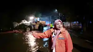 wabup-situbondo-Ulfiyah-di-lokasi-terdampak-banjir.jpg