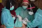 Tenaga Medis RS Husada Utama Surabaya Vaksinasi Covid-19