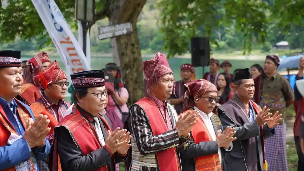 Menjaga Tradisi Batak Lewat Ritual Marpangir 2026 di Toba