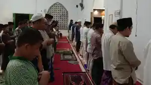 Suasana-Salat-Tarawih-Masjid-Istiqamah-Muhammadiyah-Lipu-Jl-DR.jpg