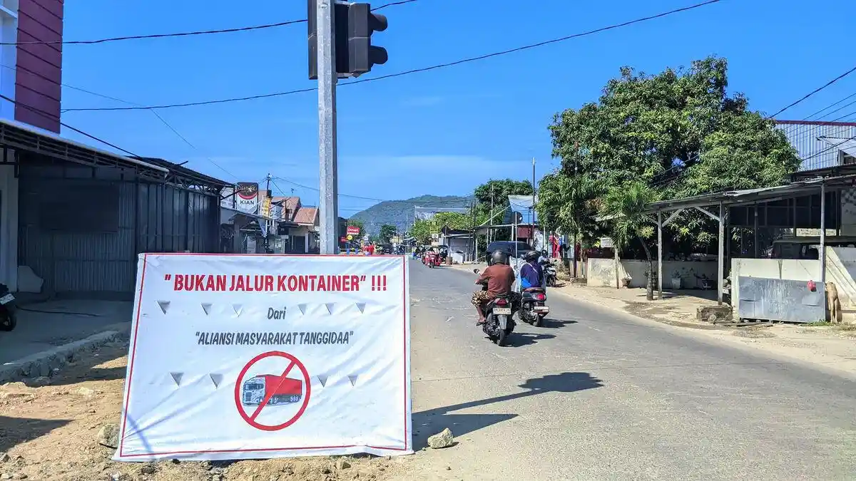 Baliho 'Bukan Jalan Kontener' Bertebaran di Kota Gorontalo, Pemprov Siap Tinjau Aturan