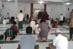 umat-muslim-kota-tambolaka-sumba-barat-daya-terapkan-protokol-kesehatan-saat-shalat-idul-adha.jpg