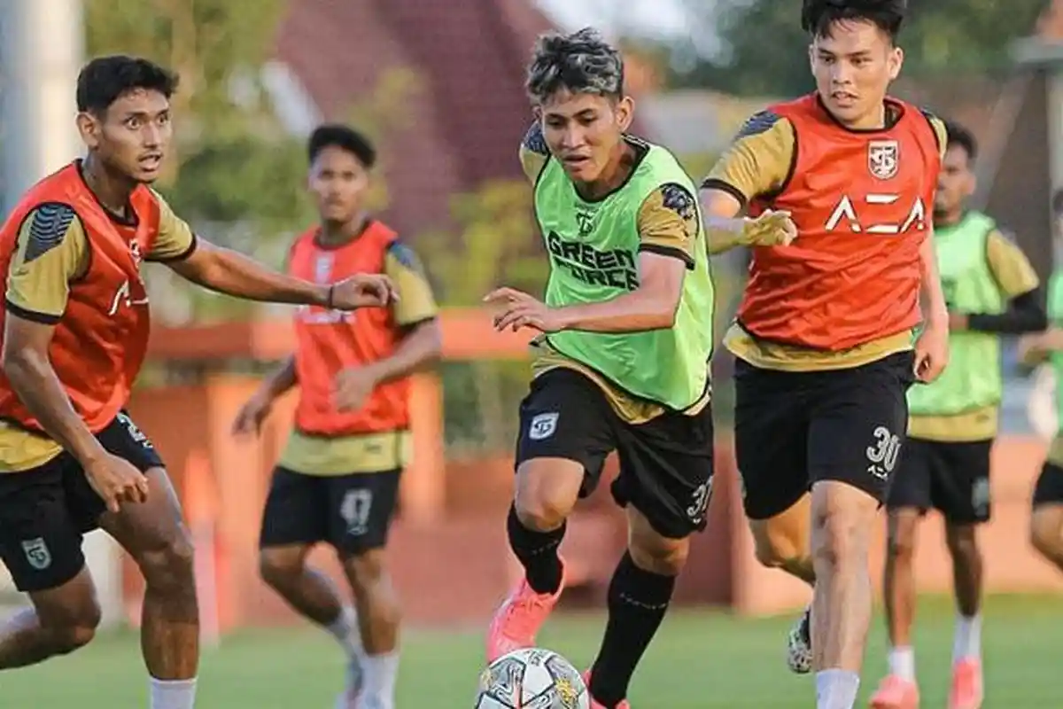 Persebaya Hanya Akan Daftarkan 30 Pemainnya Musim Ini, Aji Santoso Sebut Ada yang Dipinjamkan