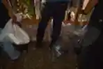 Polisi Olah TKP di Viaduk Kereta Api Surabaya