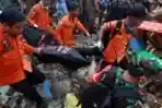 Evakuasi Korban Tsunami Lampung Selatan