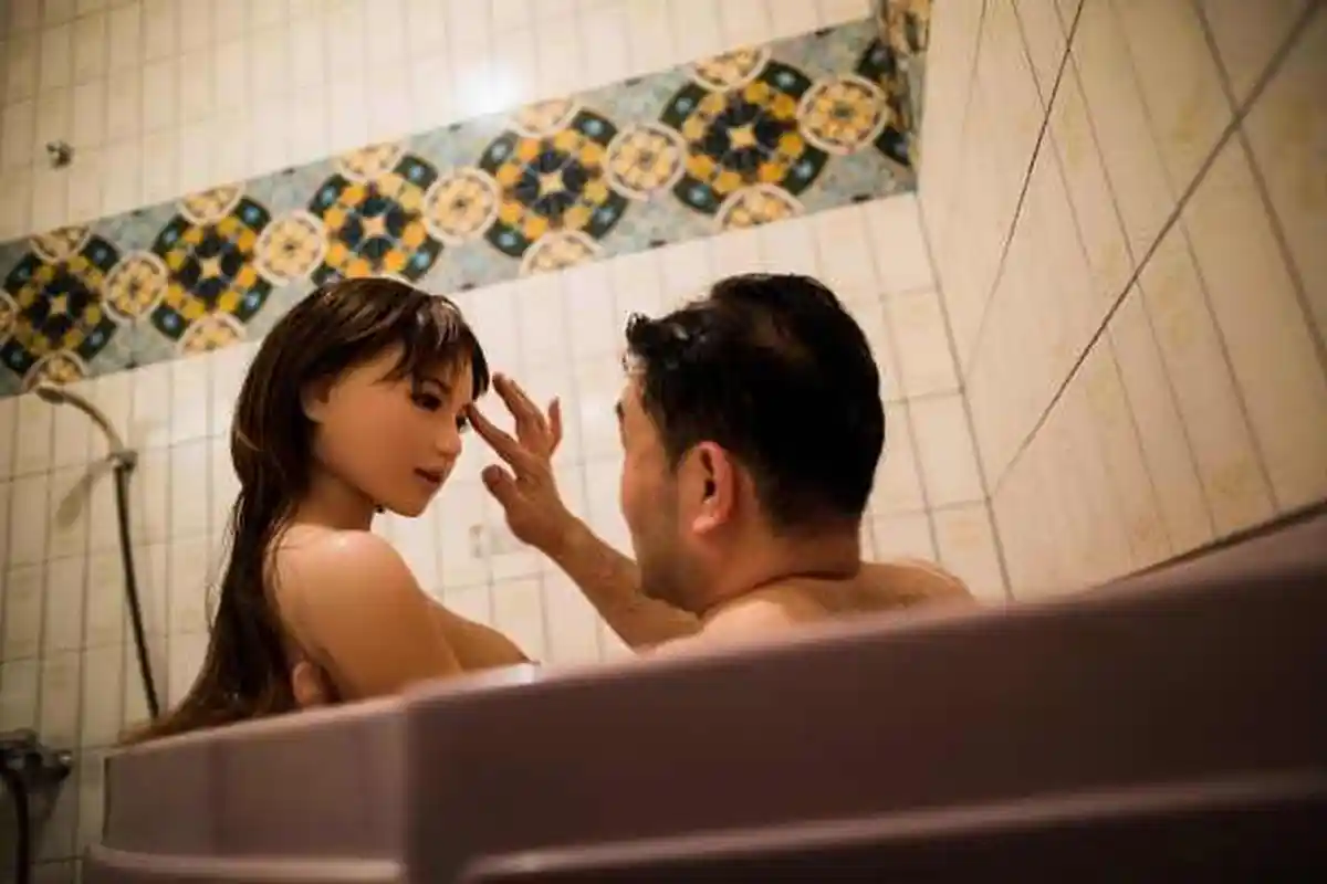 Punya Istri dan 1 Putri, Pria Ini Merasa Kesepian dan Boneka Seks Jadi Pelampiasan