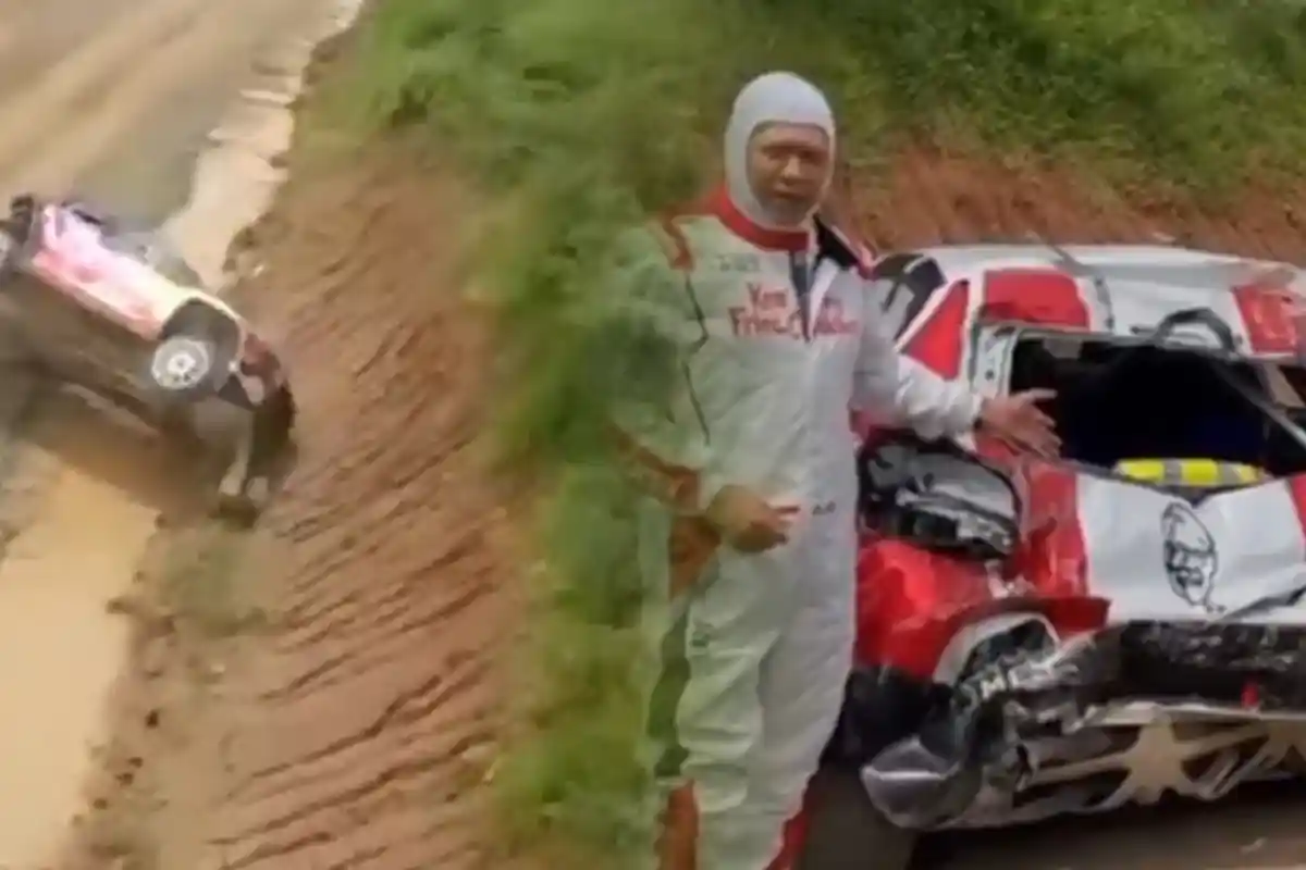 Kecelakaan Mobil hingga Ringsek, Ketua MPR RI Sempatkan Berpose