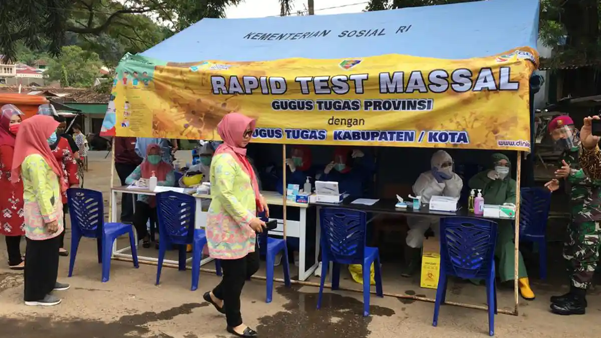 95 Warga Mengikut Rapid Test Massal di Pasar Tamin, Masih Ada yang Tak Pakai Masker