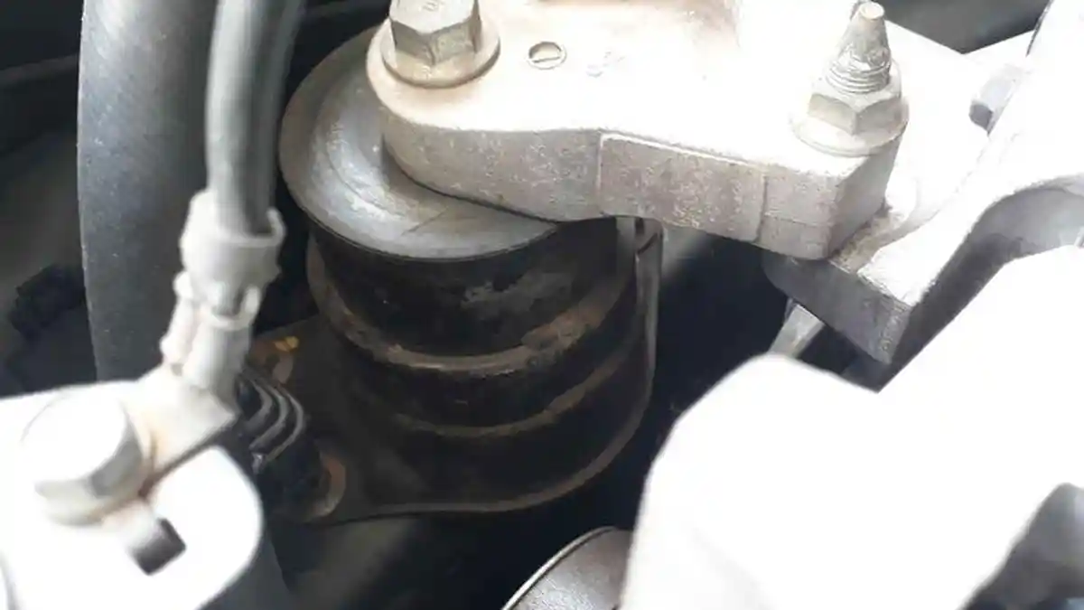 Penyebab Engine Mounting Mobil Cepat Rusak yang Perlu Kamu Tahu