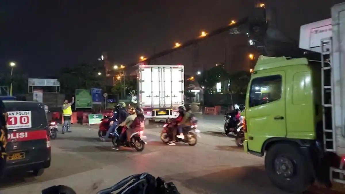 Truk Logistik Arah ke Pelabuhan Ciwandan Dialihkan ke BBJ Bojonegara