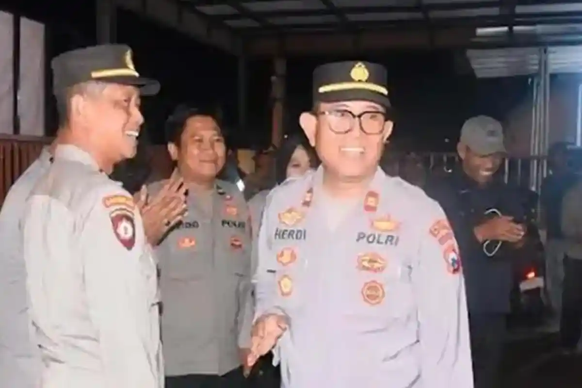 Sosok Iptu Suherdi Kapolsek Sempol Ijen Ditarik Paksa Warga ke Jalan saat Kantor Dikepung, Diisolasi