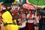 Ritual Cuci Jalan Semarakan Cap Go Meh di Singkawang