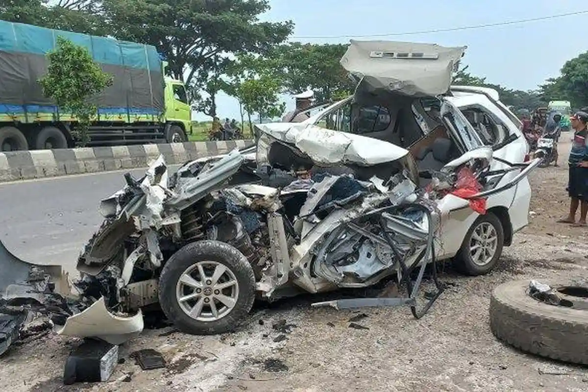 Kecelakaan Maut Pukul 10.52 WIB, 2 Orang Tewas, Mobil Avanza Hilang Kendali Lalu Tabrak Truk
