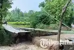jembatan-penghubung-2-desa-di-dua-kecamatan-di-Probolinggo-putus-setelah-diterjang-banjir.jpg