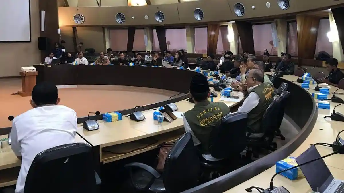 Kelangkaan BBM di Riau Disorot DPR RI, Pertamina Diminta Perketat ...