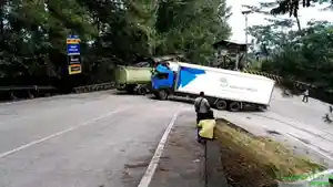 Kemacetan-di-Sitinjau-Lauik-482025.jpg