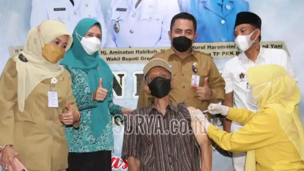 Rangkaian Hari Pers Nasional 2022, PWI Kabupaten Gresik Vaksinasi Booster Bareng Lansia