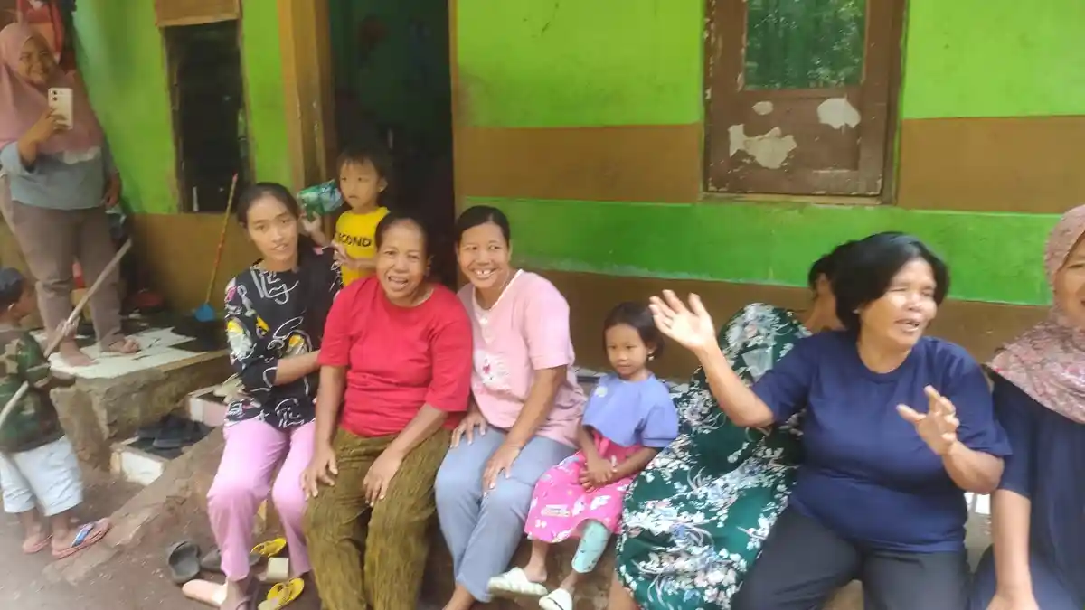 Pegi Setiawan Dibebaskan, Warga Kepongpongan Cirebon Antusias Sambut Kepulangannya