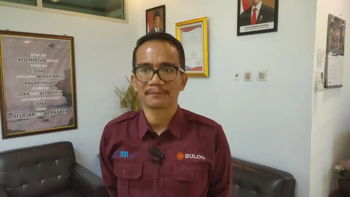 Beras di Gudang Bulog Cirebon Melimpah, Warga Tak Perlu Khawatir Beras Akan Langka Saat Ramadan