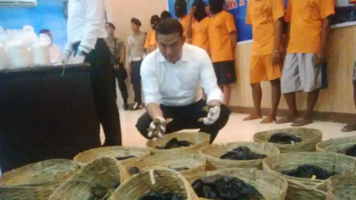 AW, Nelayan yang Justru Menghancurkan Rumah Ikan di Probolinggo