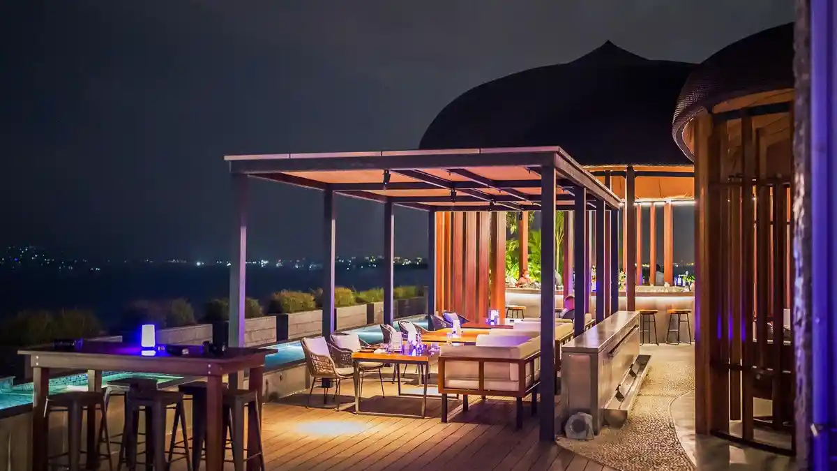 Altitude Rooftop Bar and Lounge di Batam Marriott Hotel Harbour Bay