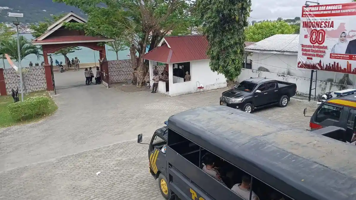 Jelang Demo Mahasiswa, Aparat Keamanan Jaga Kantor DPRD Banggai Sulteng