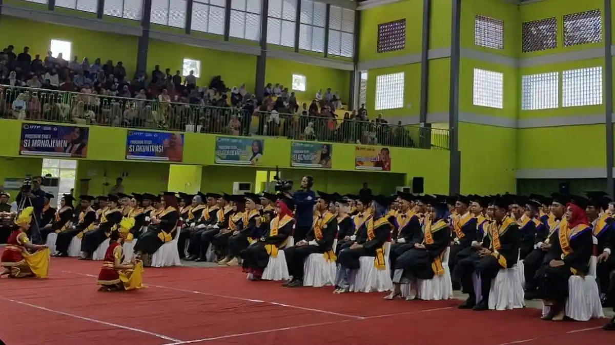 UTP Surakarta Gelar Wisuda Periode II T.A 2023/2024: Prodi SIKC Mewisuda Angkatan Pertama!