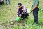 Bupati-Klaten-Hamenang-menanam-pohon-kirab-pager-banyu.jpg