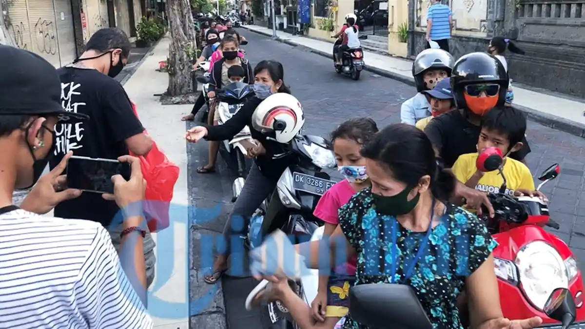 Jerinx SID Ditahan, Begini Kondisi Bagi-bagi Nasi Gratis di Twice Bar Kuta