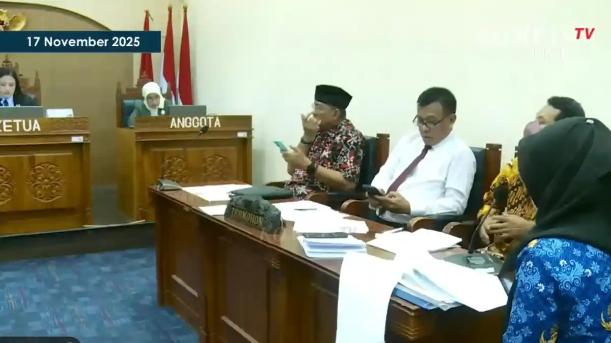 Baru Setahun Arsip Ijazah Jokowi Sudah Dimusnahkan, KPU Surakarta Kelabakan Beri Penjelasan ke KIP