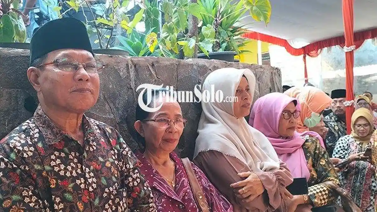 Lansia Ini Rela Berangkat Lebih Pagi Demi Hadiri Acara Open House Ganjar Pranowo