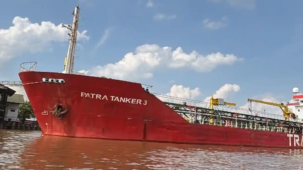 Antrean Panjang di SPBU Pontianak Jadi Sorotan, Pertamina Tambah Pasokan BBM dari Kapal