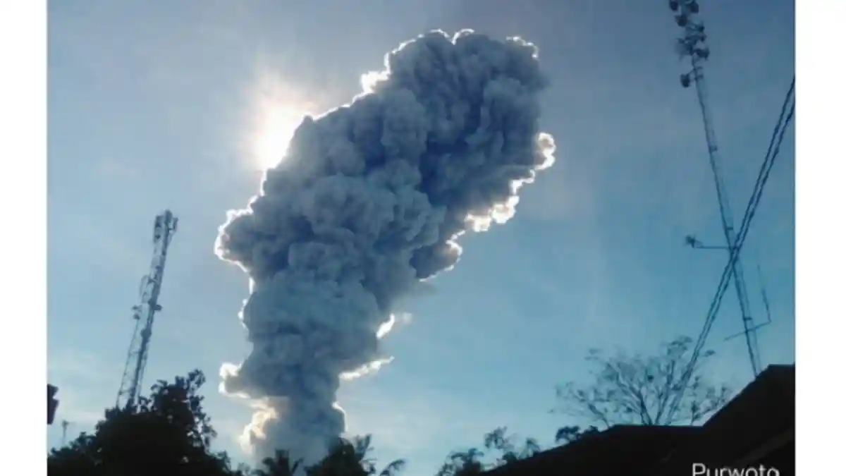 Gunung Merapi Kembali Erupsi Jumat Pagi, BPPTKG Minta Masyarakat Waspadai Hujan Abu