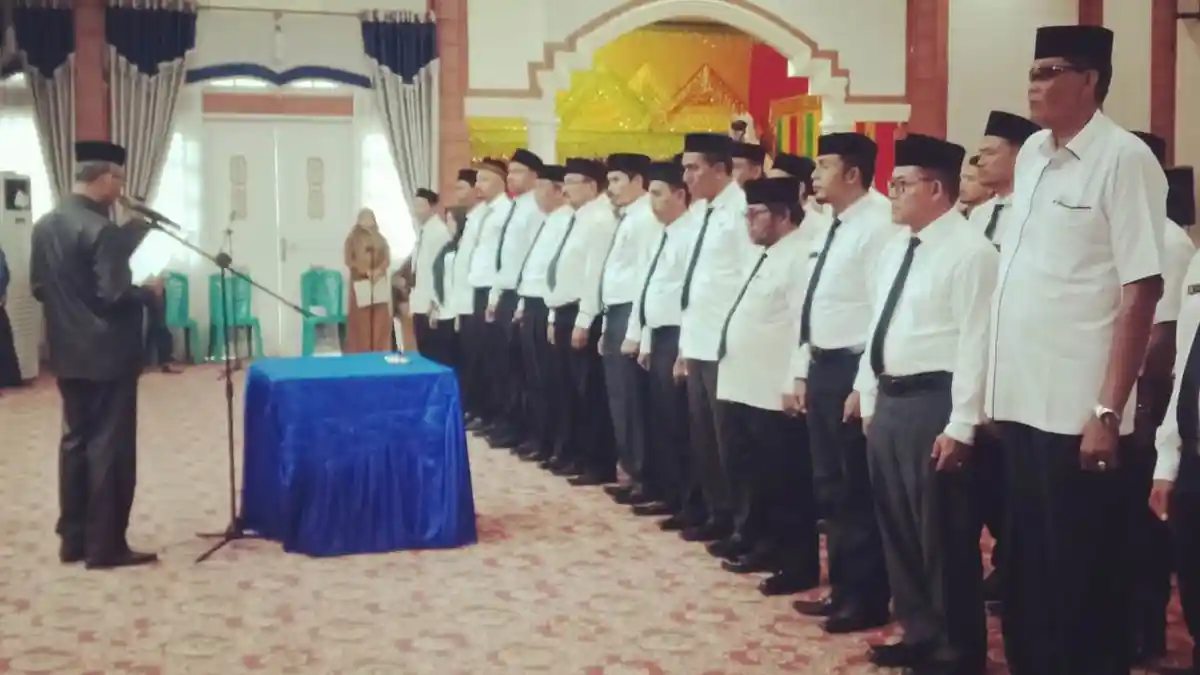 Bupati Nagan Raya Mutasi 115 Pejabat, Lantik Enam Kadis Hasil Lelang Jabatan - bupati-nagan-raya-hm-jamin-idham-mengukuhkan-forum-keuchik.jpg