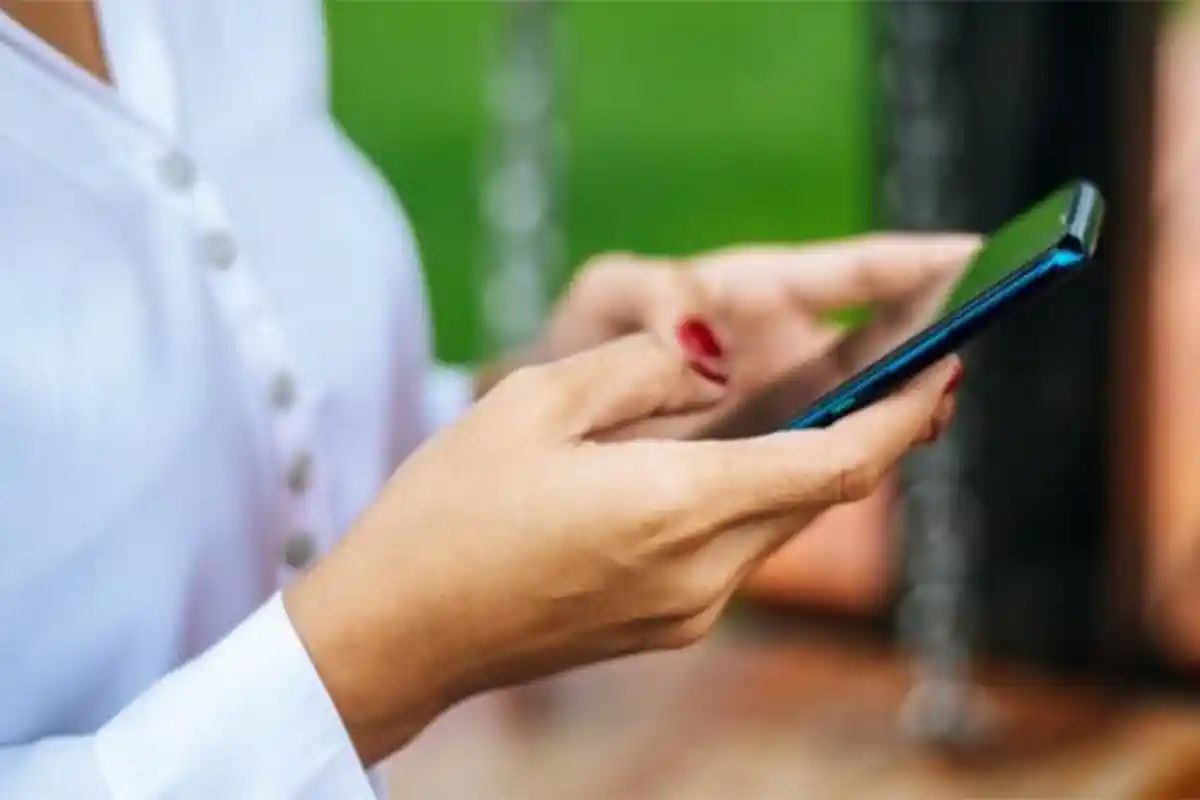 6 Ciri HP Disadap Hacker via WhatsApp, Hati-hati Jika Kuota Tersedot dan Kamera Buka Sendiri