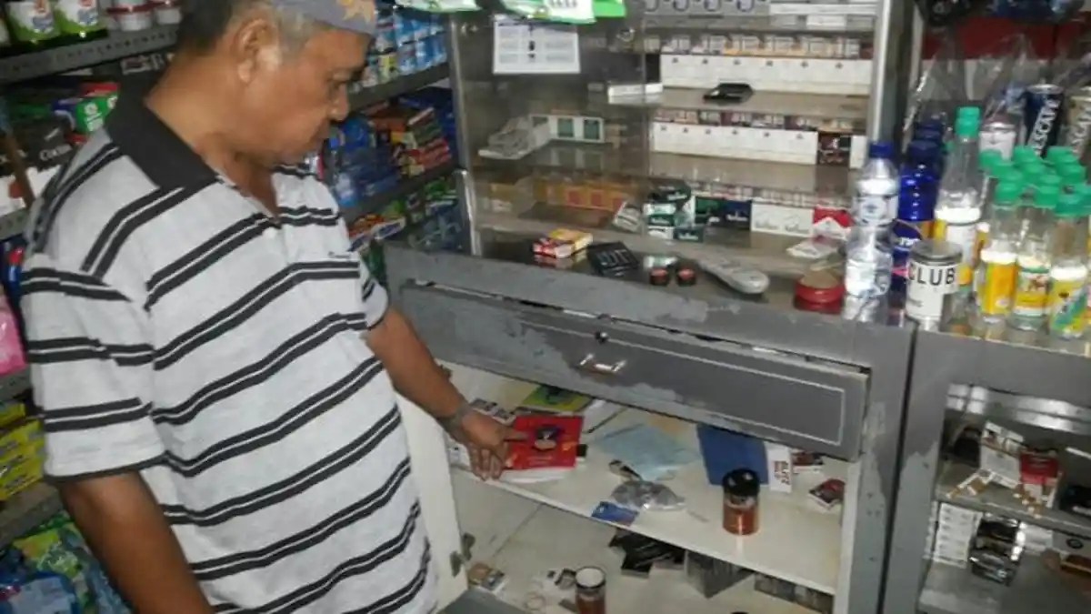 Dikumpulkan Selama Belasan Tahun ,Tabungan Senilai Ratusan Juta itu Raib