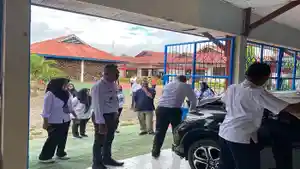 Kepala-Rupbasan-Kupang-Sahid-Andriyanto-Arief-saat-mendampingi-tim-dari-kementerian.jpg