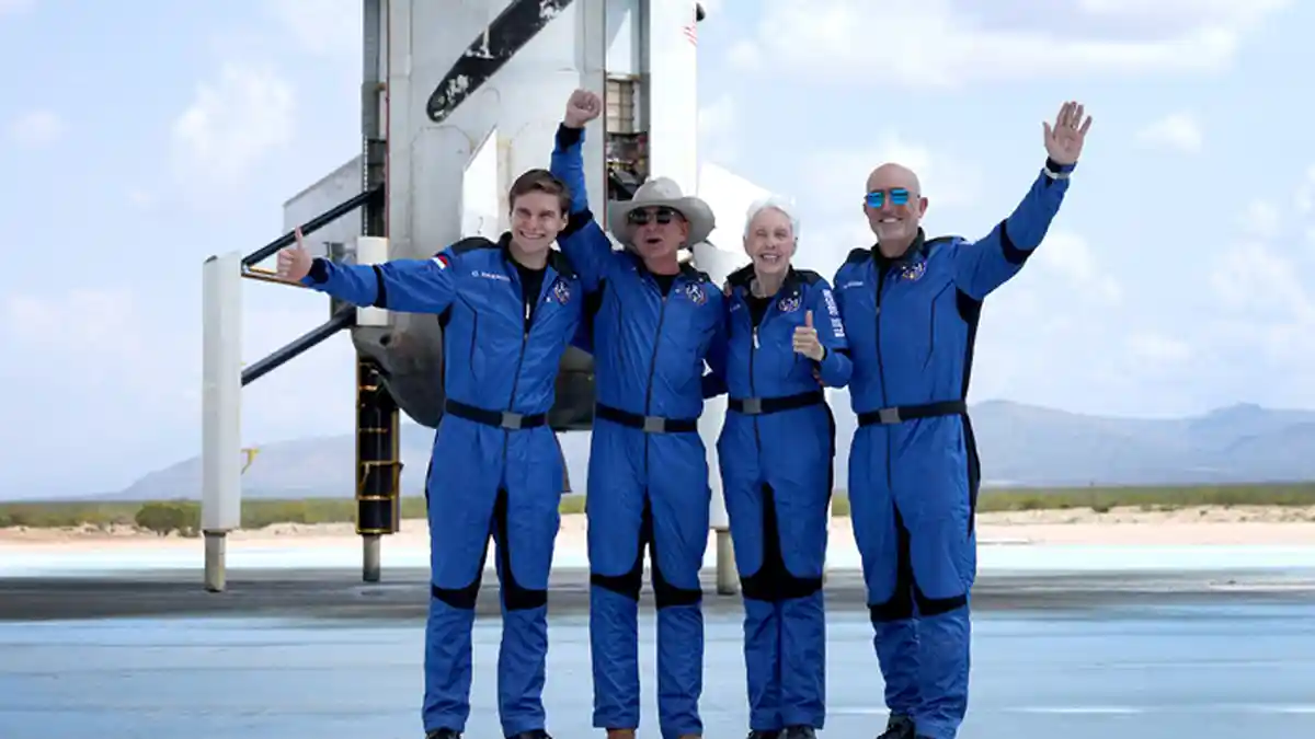 Kisah Sukses Jeff Bezos Mengalami Gravitasi Nol di Ketinggian 106 Km dari Bumi