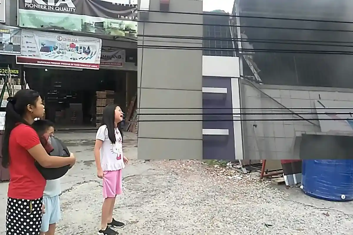 Gunakan Tangga Capai Ruko Sebelah, Penyelamatan Korban Kebakaran di Pekanbaru Berlangsung Dramatis