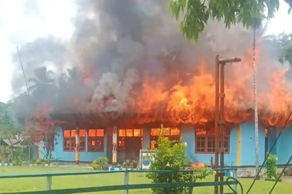 UPDATE Kasus Kebakaran Kantor Distrik Waigeo Utara Raja Ampat, Polisi Amankan 1 Terduga Pelaku 