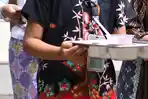 Klarifikasi-Pegawai-Dapur-MBG-Sumenep-Viral-Karaoke-dan-Sawer-Uang-saat-Kerja-SPPG-Itu-Refreshing.jpg