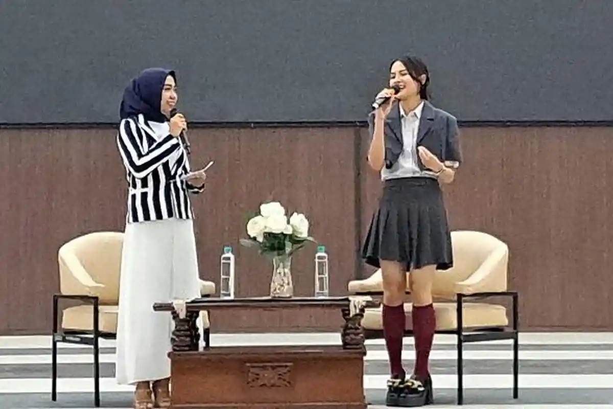 Disambut Meriah, Artis Maudy Ayunda Beri Semangat Mahasiswa Baru Unsoed Purwokerto