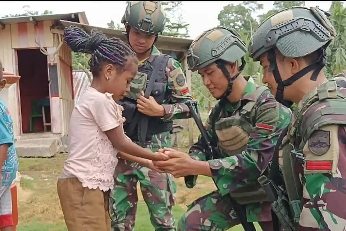 Satgas Yonif 133/YS Ajarkan Warga Afkrem Maybrat Pola Hidup Sehat