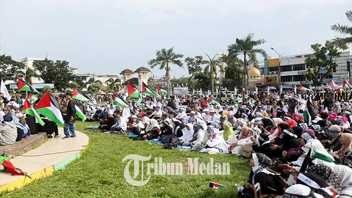 Berita Foto: SOLIDARITAS untuk Palestina, Bergema dari Istana Maimun Kota Medan - 10122023_AKSI-BELA-PALESTINA_ABDAN-SYAKURO-2.jpg