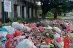 Bandel! Meski Dilarang, Warga Masohi Nekat Buang Sampah di Bahu Jalan Pantai Ina Marina