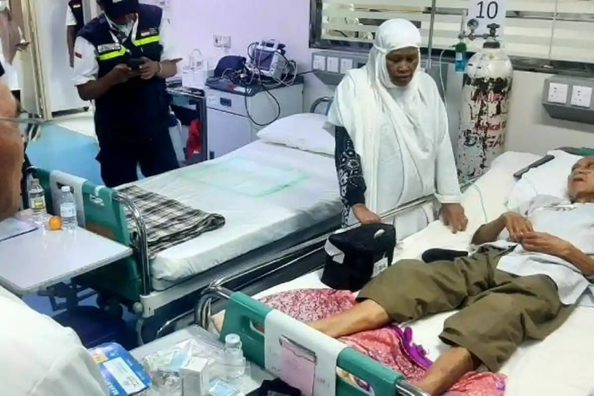 Jemaah Lansia asal Riau Ajak Menteri Muhadjir Ziarah ke Kebun Kurma Meski Terbaring Lemah