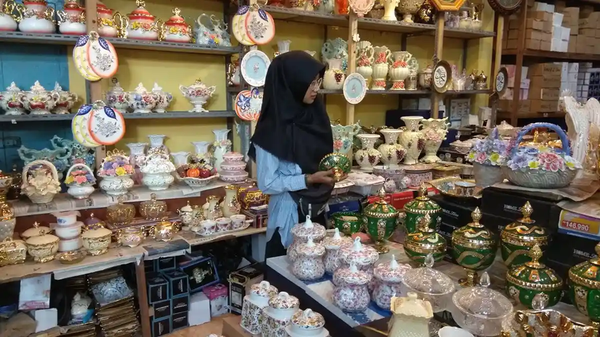 Pasar Sitimang, Lokasi Bagi Para Pemburu Keramik China Terlengkap di Jambi